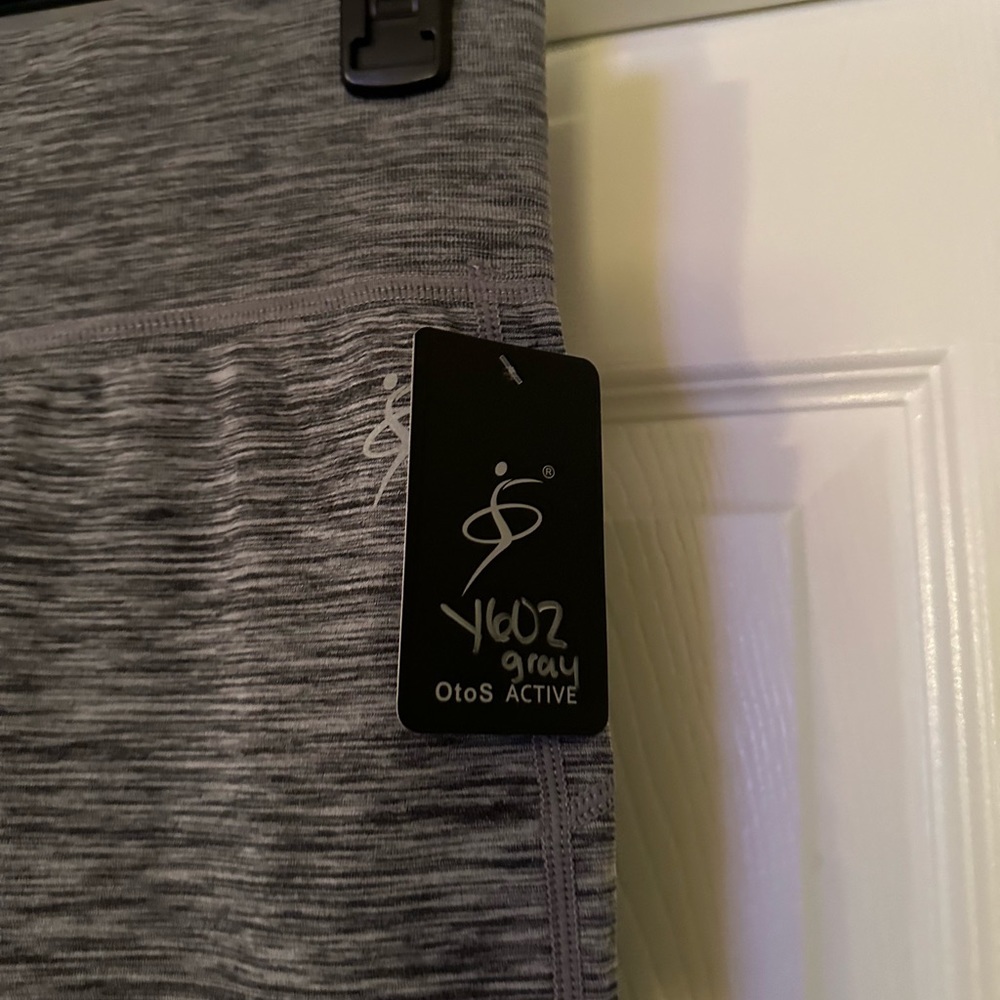 Light gray & Black Active Leggings​ - Picture 2 of 5